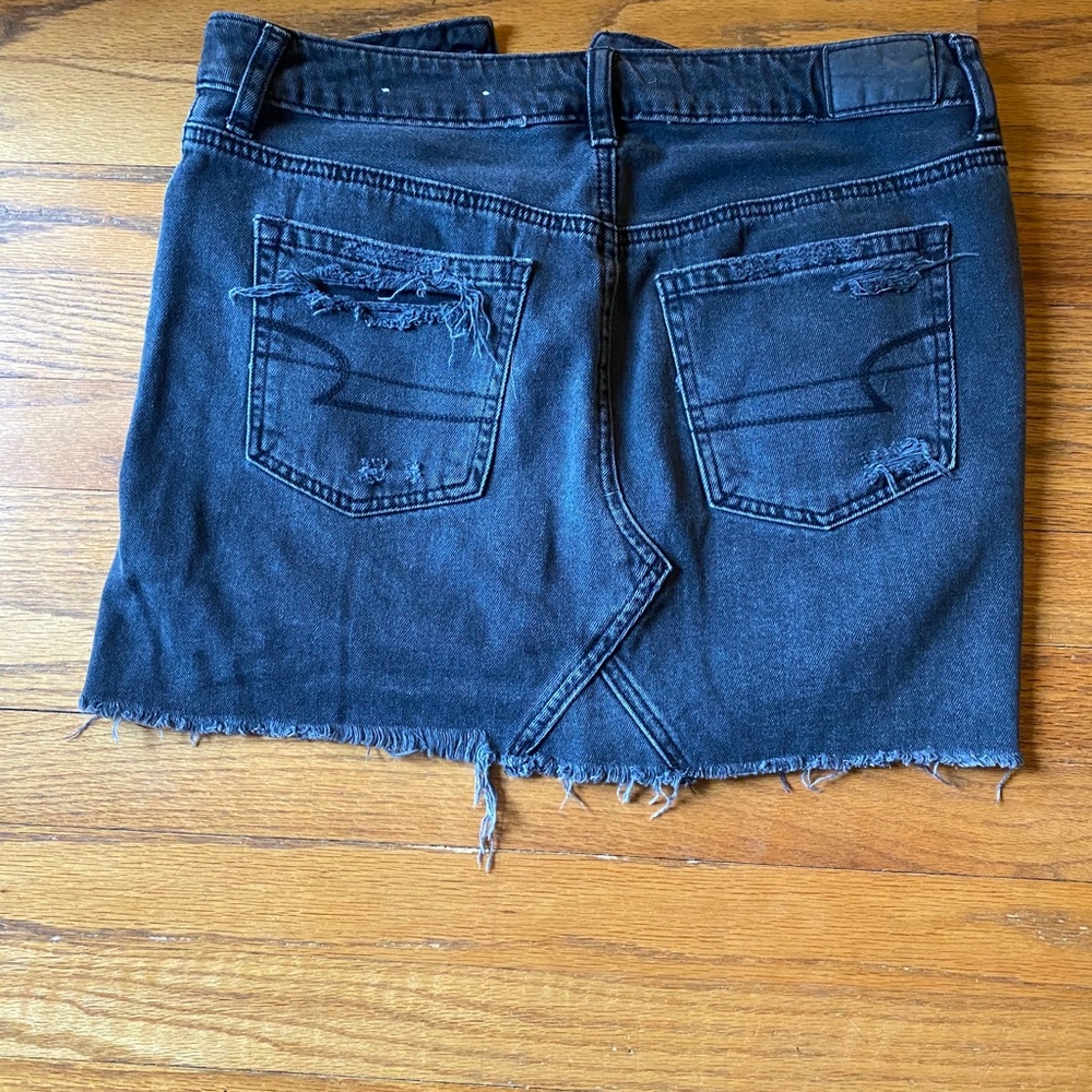 Black distressed American Eagle jean skirt sz 4 - Picture 5 of 5